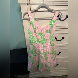 🚨LAST CHANCE: Lilly Pulitzer sleeveless floral drink pattern dress Size 2